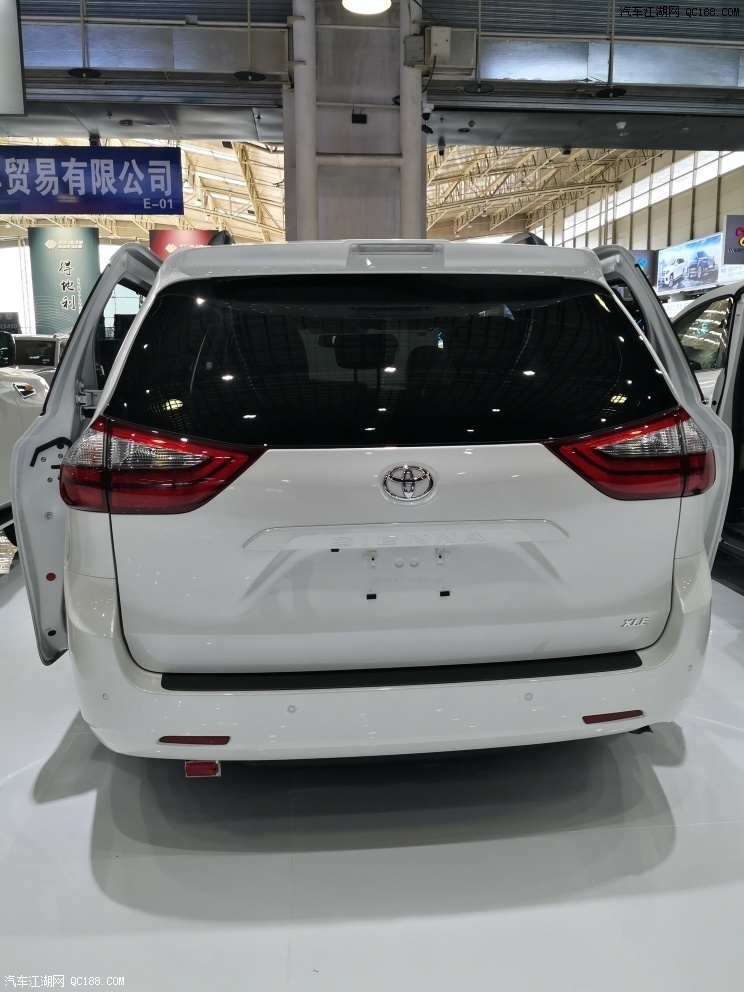 20款丰田墨版塞纳xl两驱真皮天窗版实拍