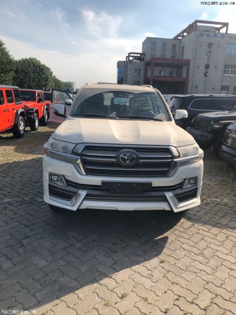 [汽车降价最新消息]19款中东版丰田兰德酷路泽5700新款汽车体会