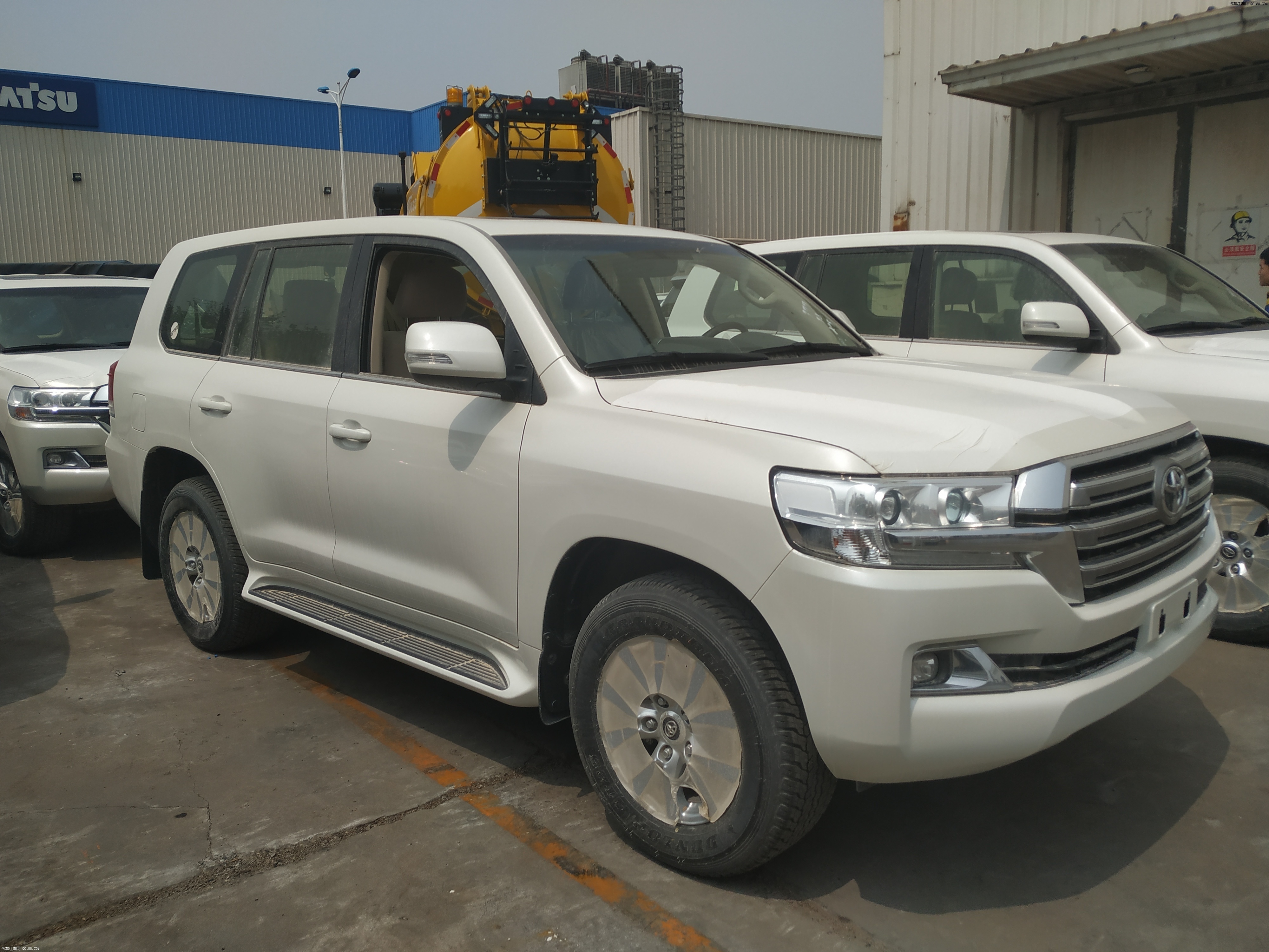 19款丰田兰德酷路泽5700中东版到店实拍