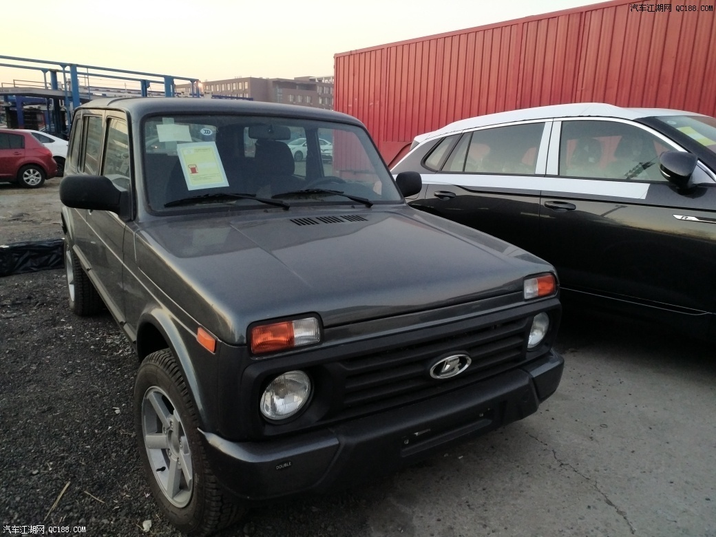 19款拉达泥瓦四驱俄罗斯越野车实拍评测