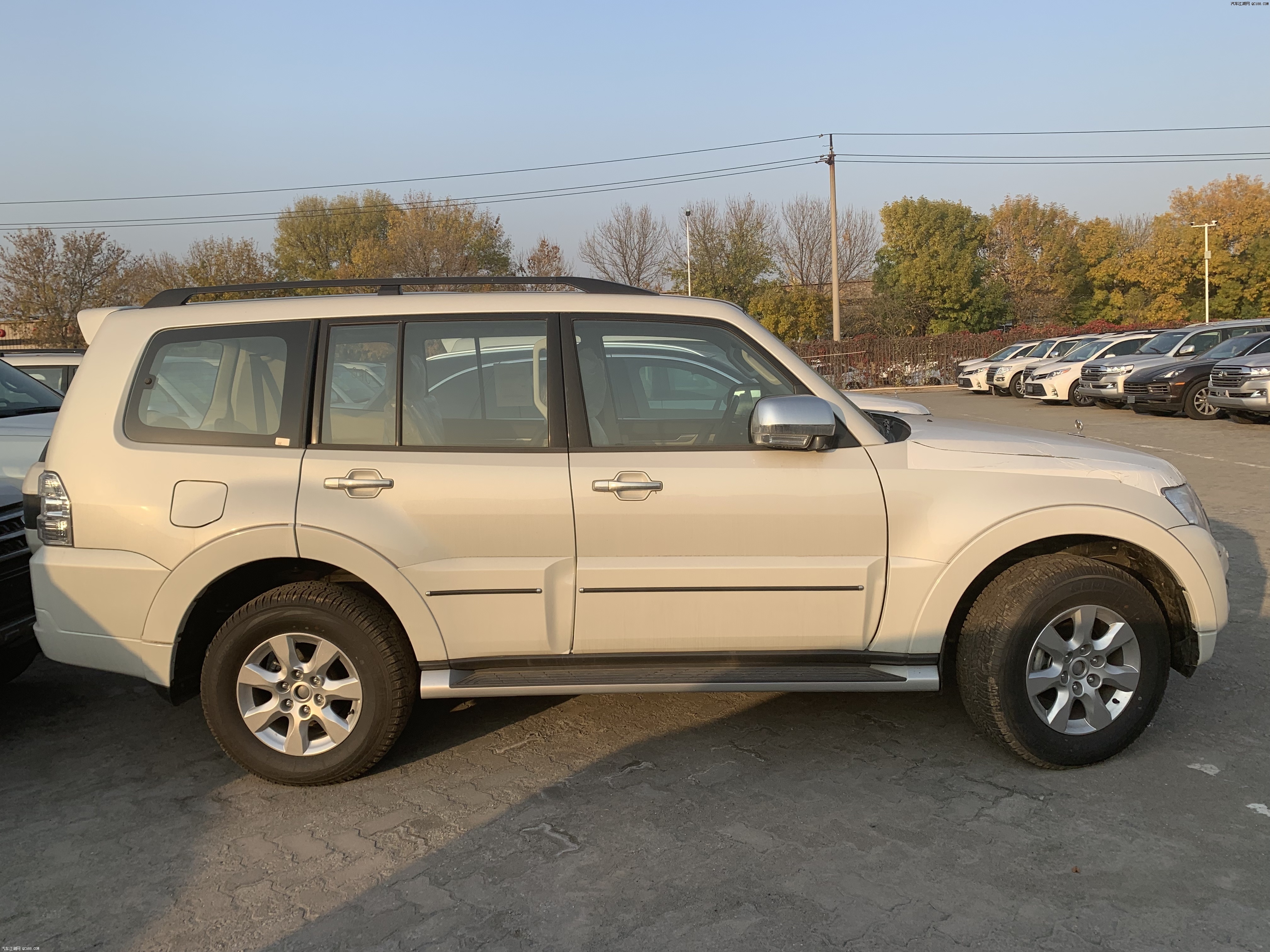 2018款三菱帕杰罗v93中东版3.0配置报价