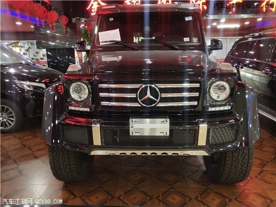 无非是两个答案,其一,顶级跑车,兰博基尼大牛;其二,顶级越野车,奔驰g