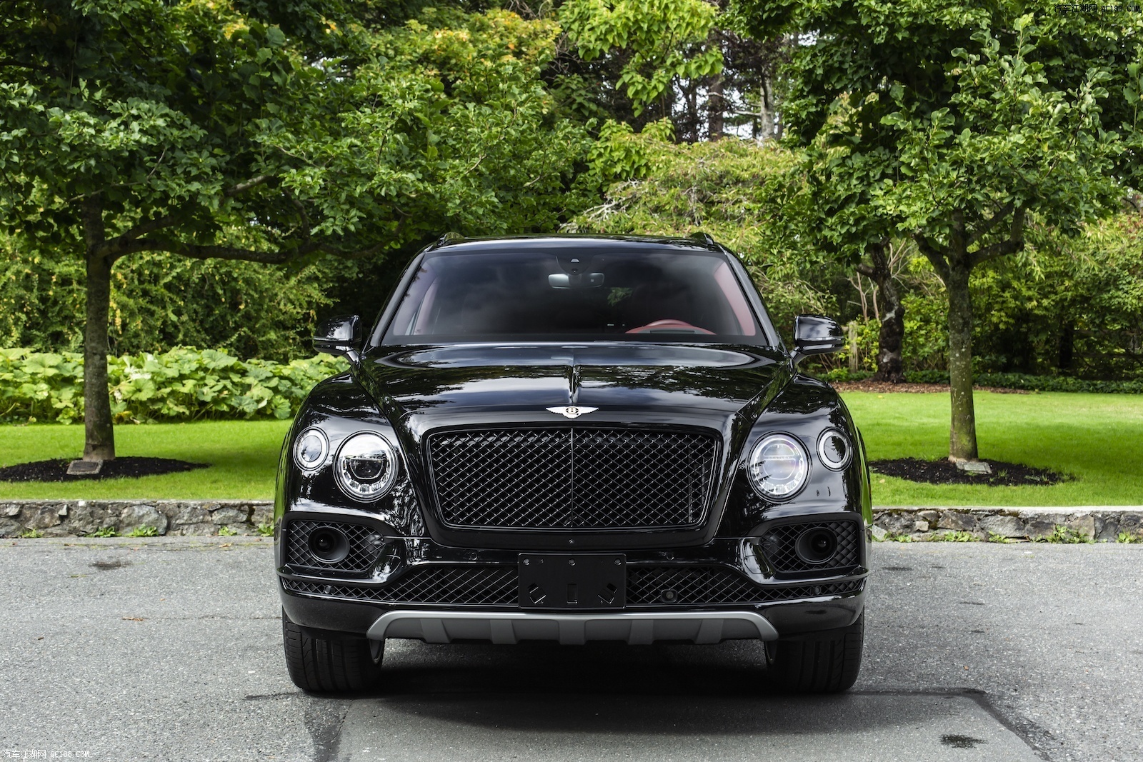 18款宾利添越6.0t w12双涡增压现车试驾