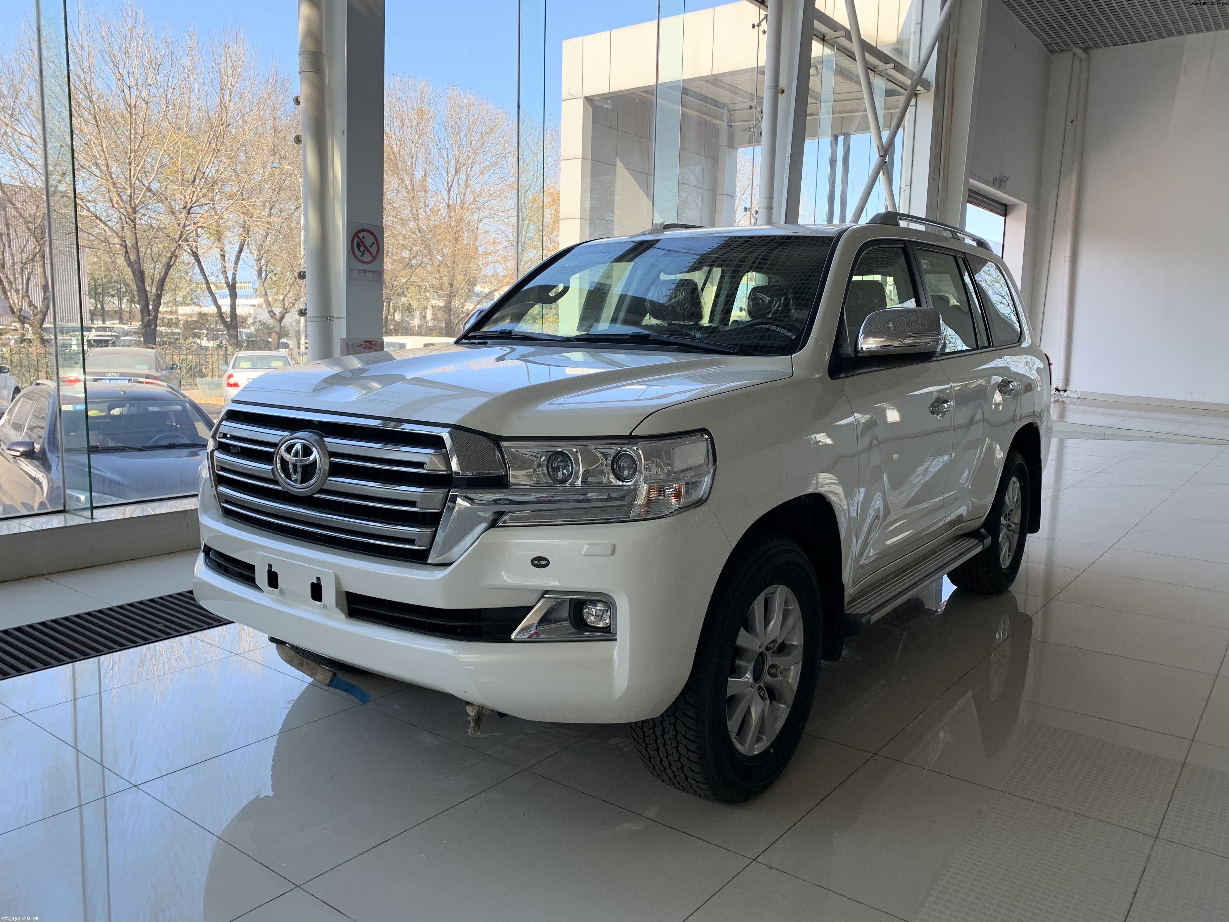 19款进口中东版丰田兰德酷路泽4000配置介绍