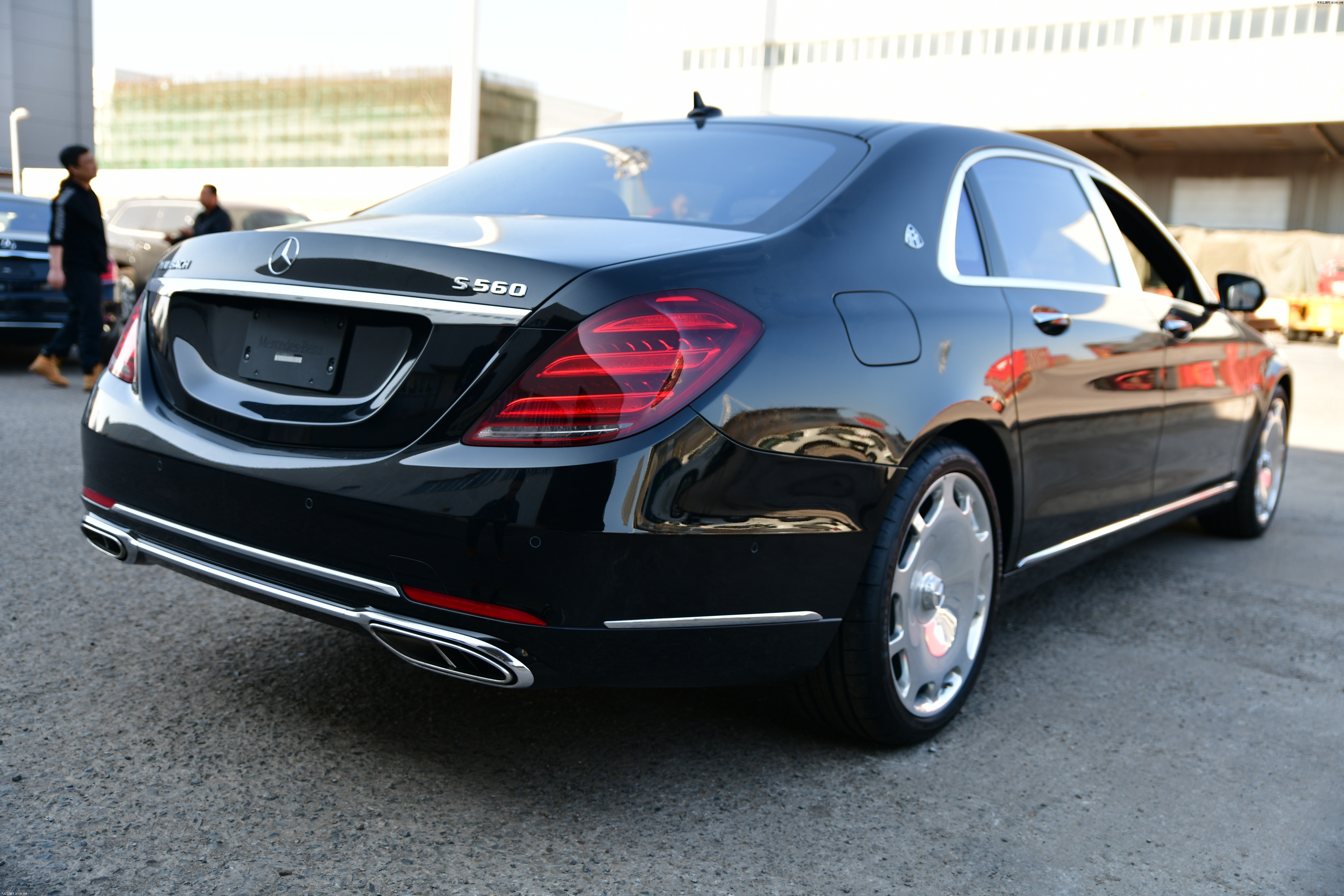 19款加版奔驰迈巴赫s560豪华轿车现车评测