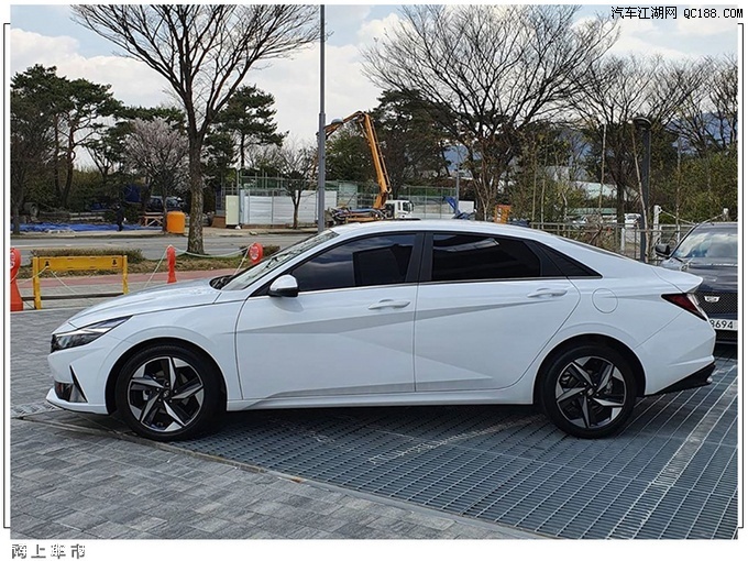 采用溜背设计现代全新伊兰特到店实拍