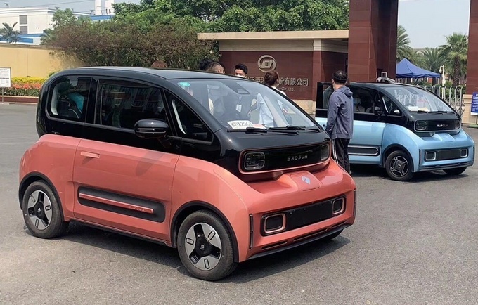 极具未来科技感 新宝骏e300实车图曝光