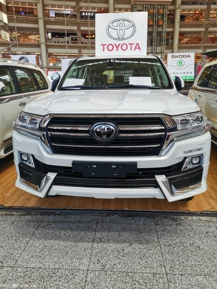2020款丰田陆巡5700顶配中东版现车报价