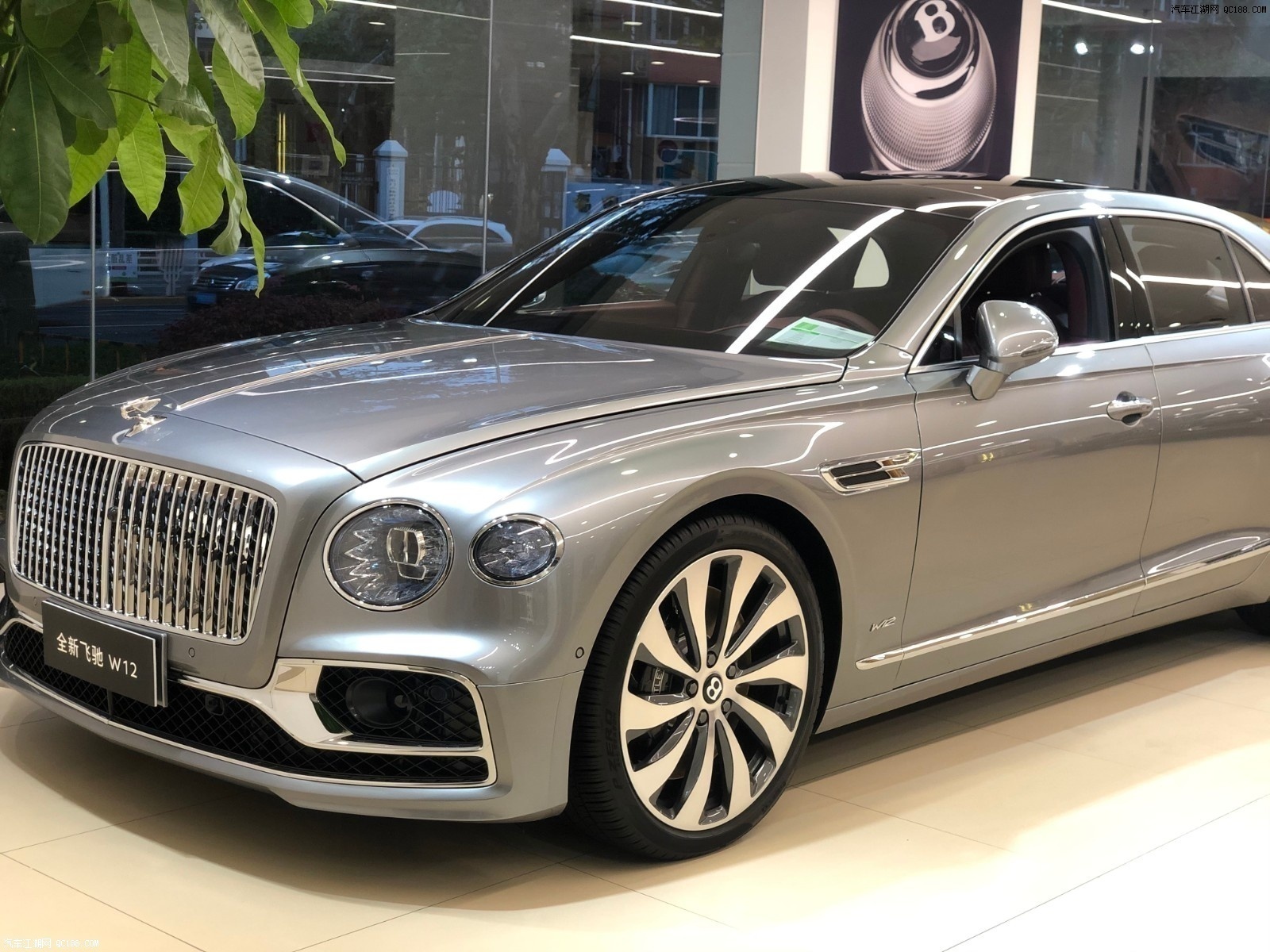 19款欧规版进口车宾利飞驰v8s评测体验