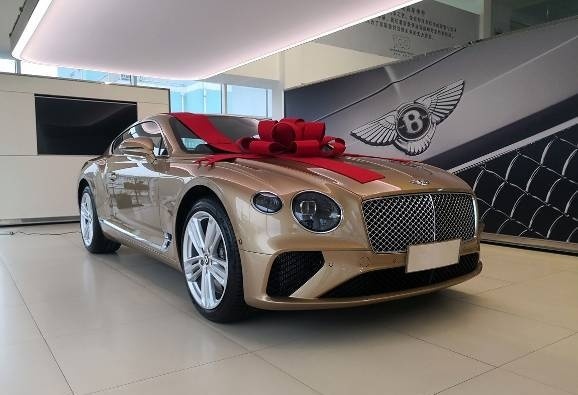 2020款宾利欧陆gt金黄现车报价及图片