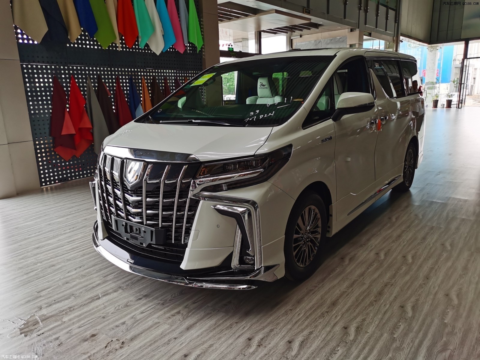 新一代埃尔法蒙娜丽莎现车性能实拍感受