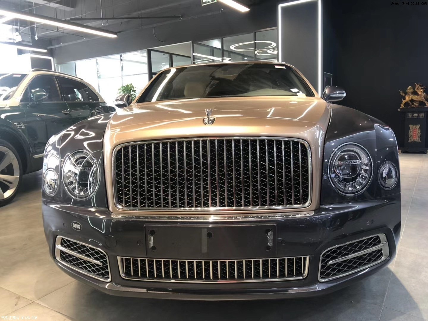 宾利添越的价格区间在600万到800万之间宾利添越系列车型包括添越v8