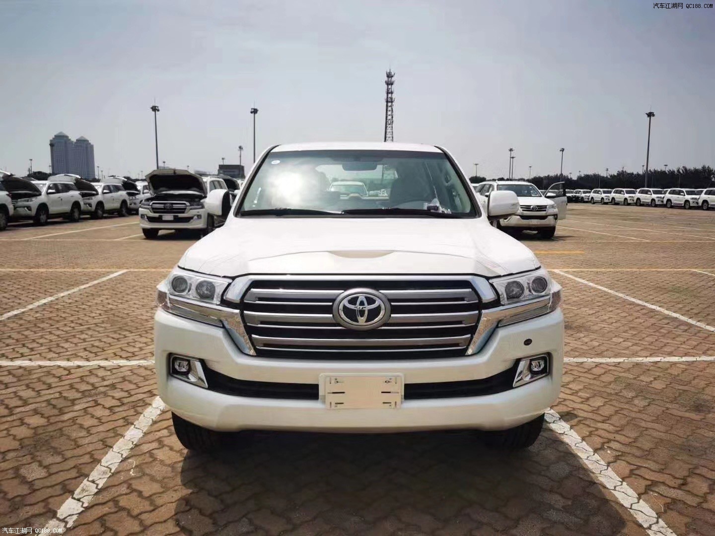 2020款丰田酷路泽5700中东版内外解析