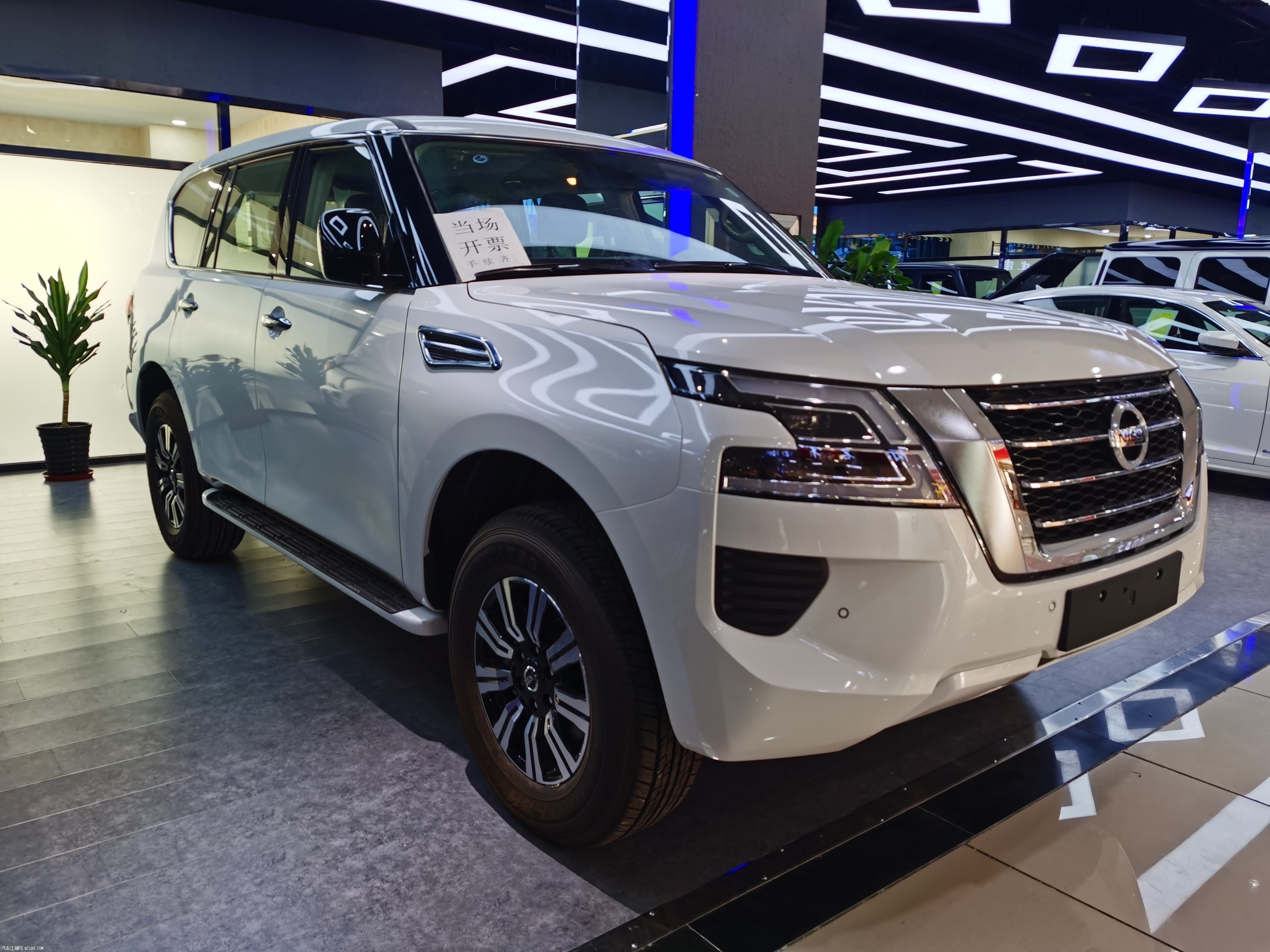 纯进口日产途乐y62中东版实用性能体验