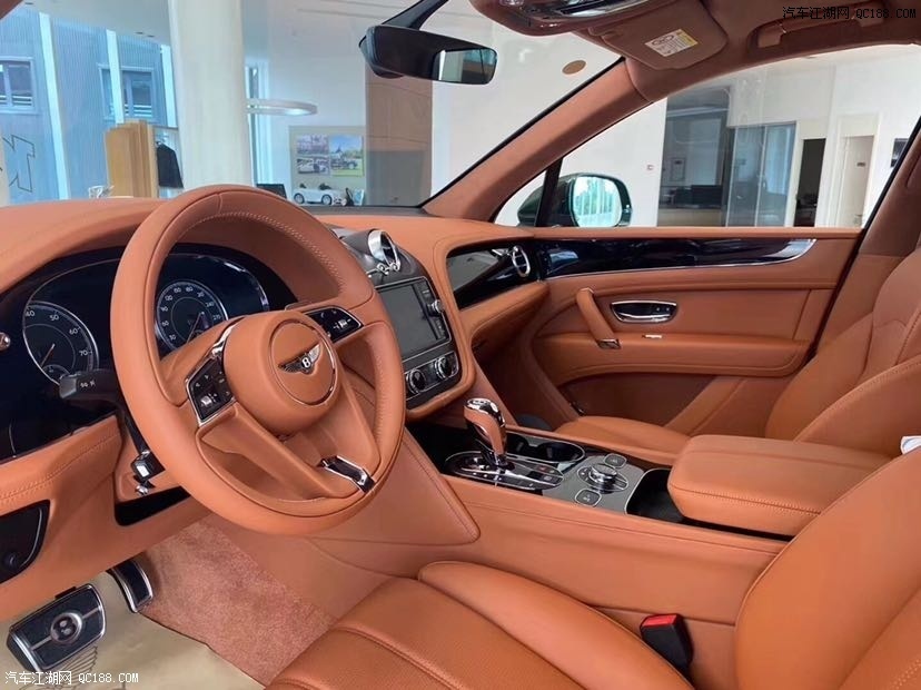 新宾利添越现车实拍解读 内饰奢华至极