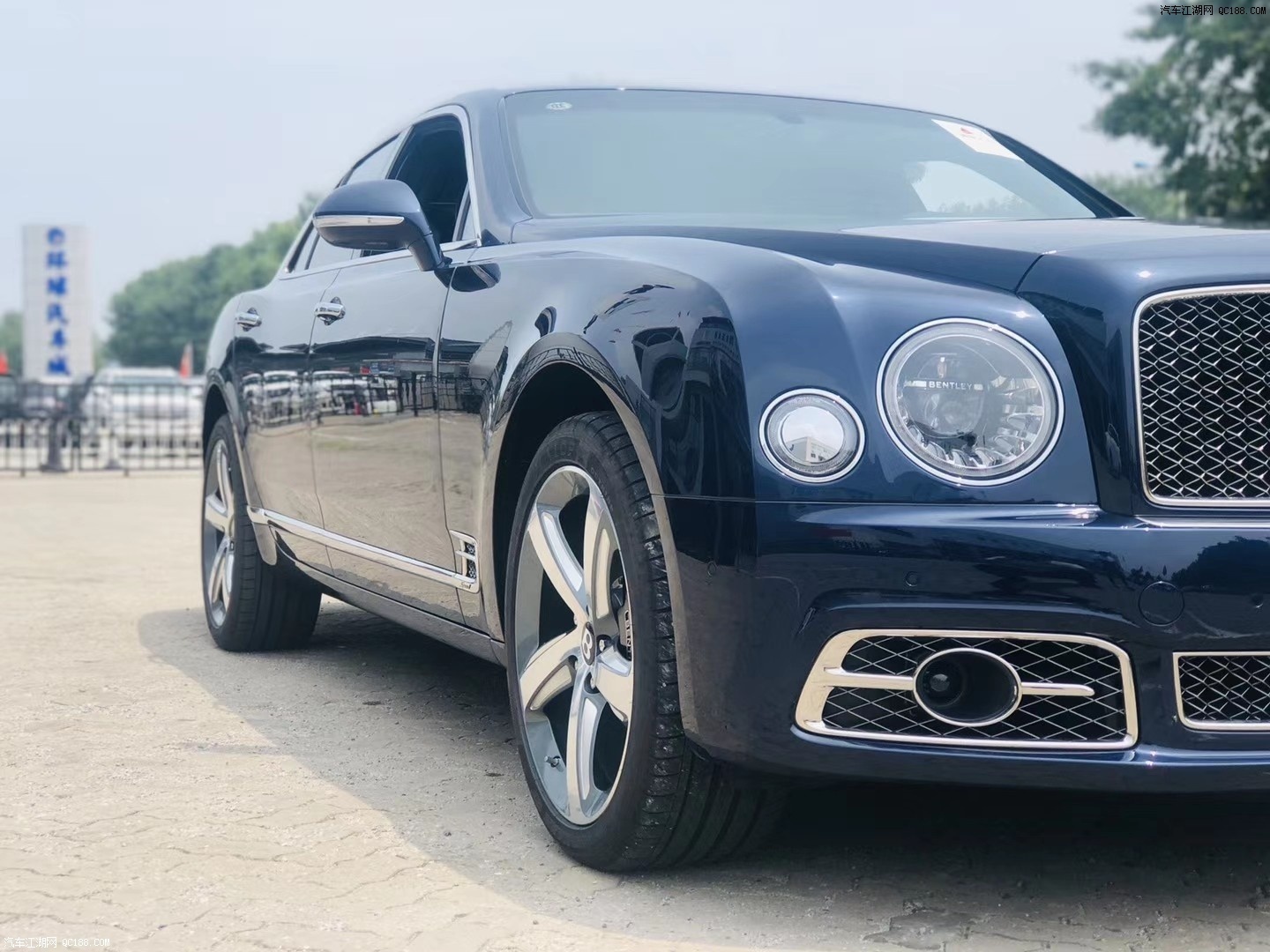 2020款欧规宾利慕尚加长版性能参数解析