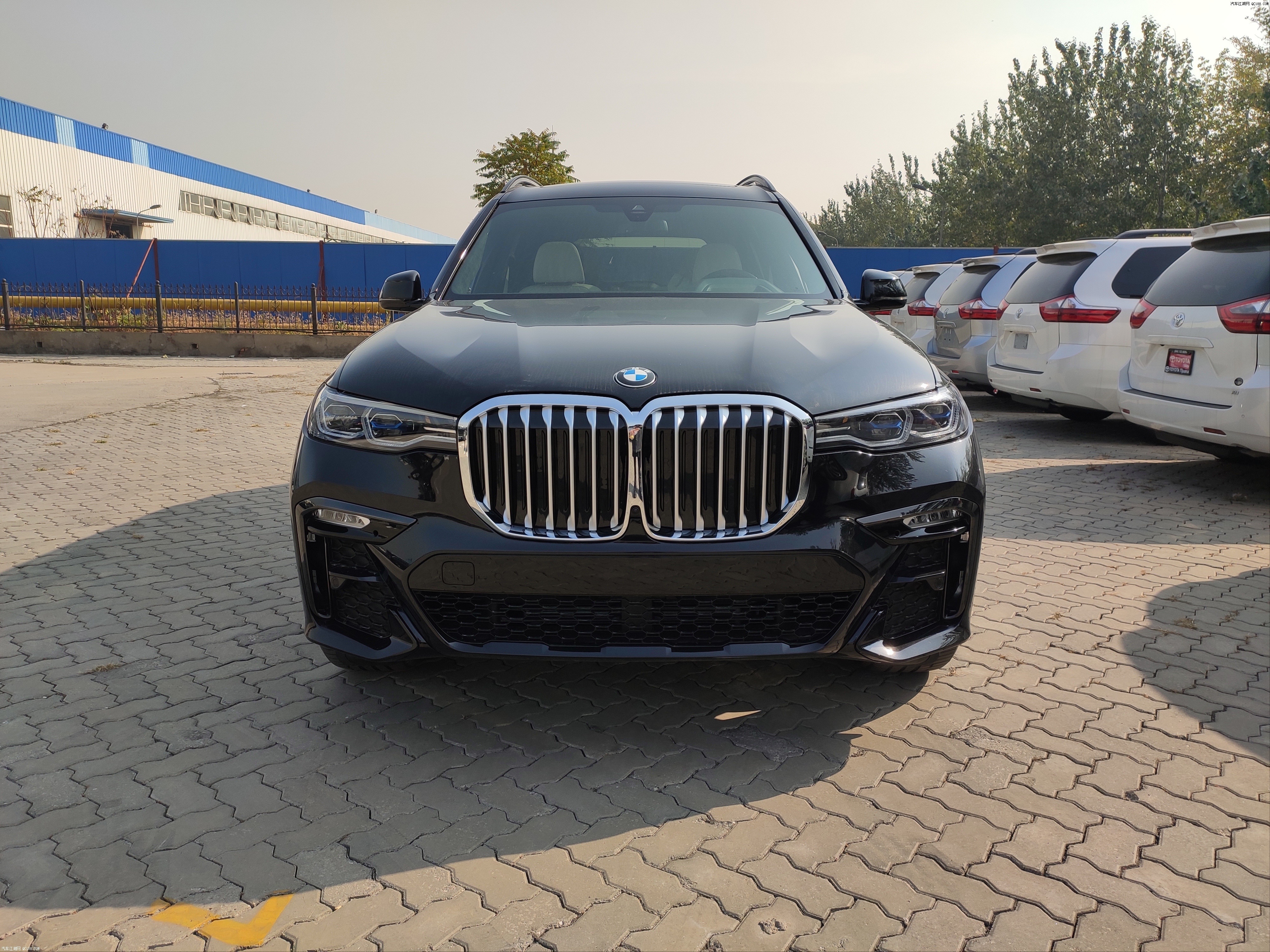 21款宝马x7卓越豪华蓝白双拼美丽奴座椅现车