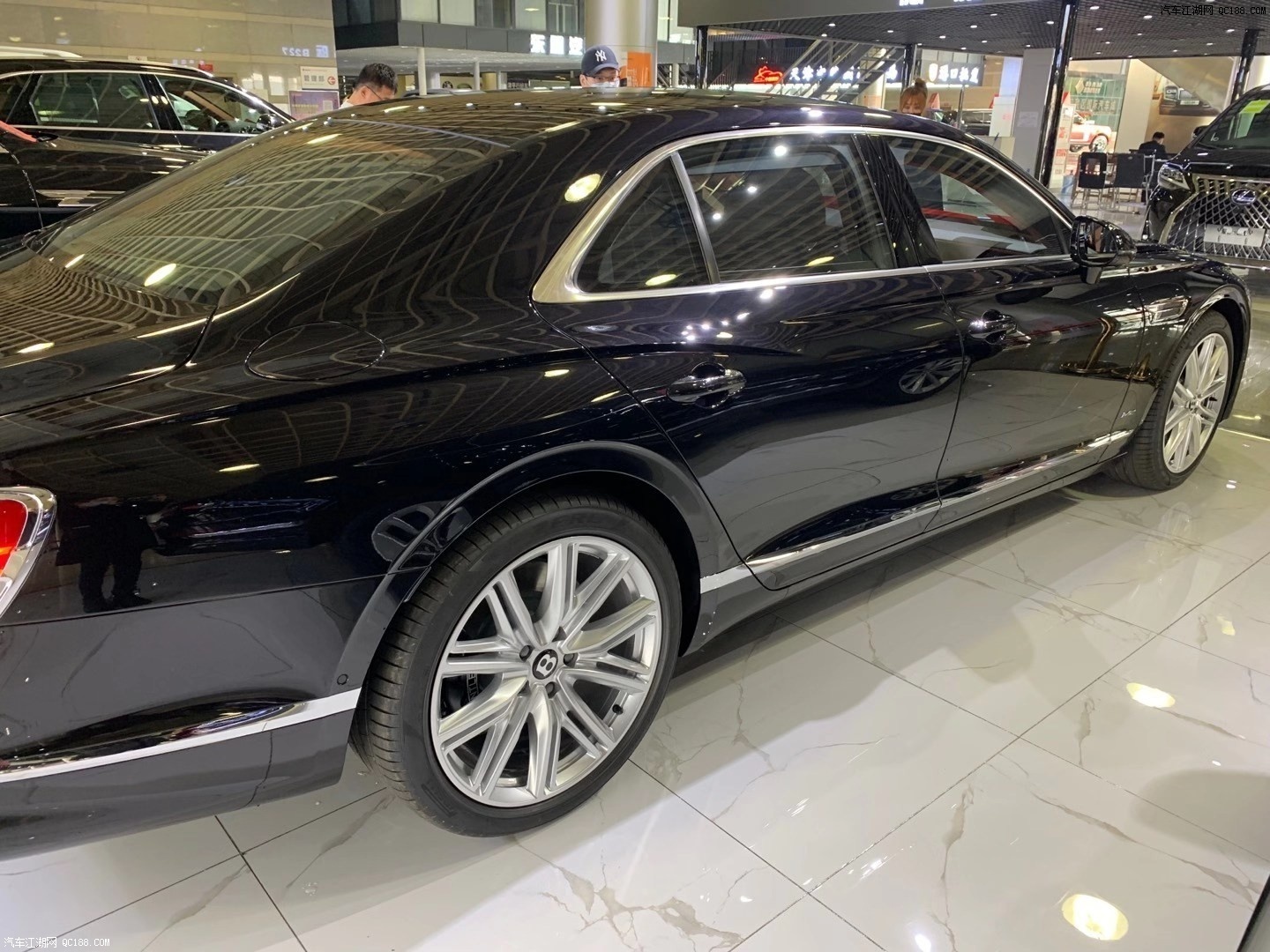 2021款宾利飞驰全时四轮驱动现车体验