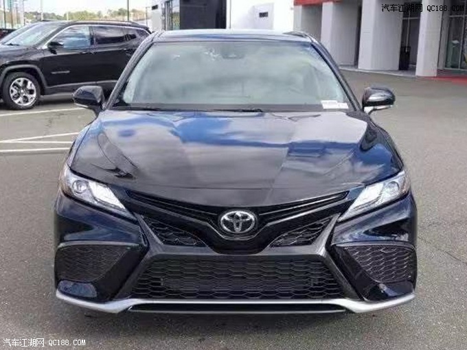 双边双出式排气丰田新凯美瑞运动版实拍