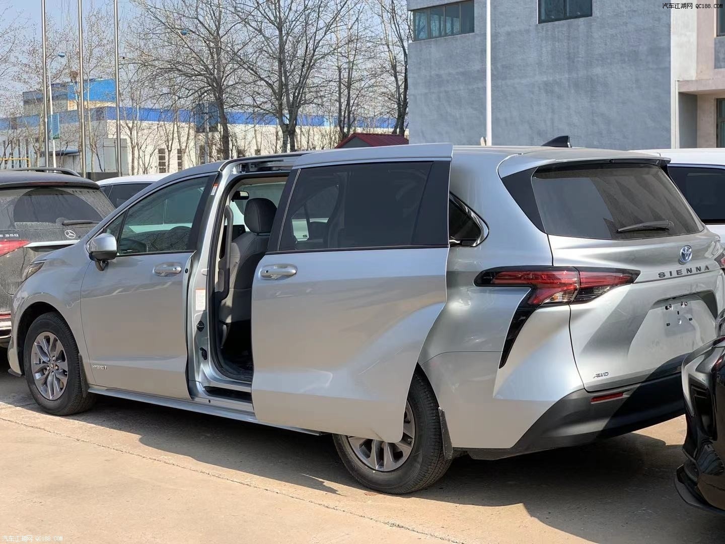 全新加拿大版21款丰田塞纳25现车评测