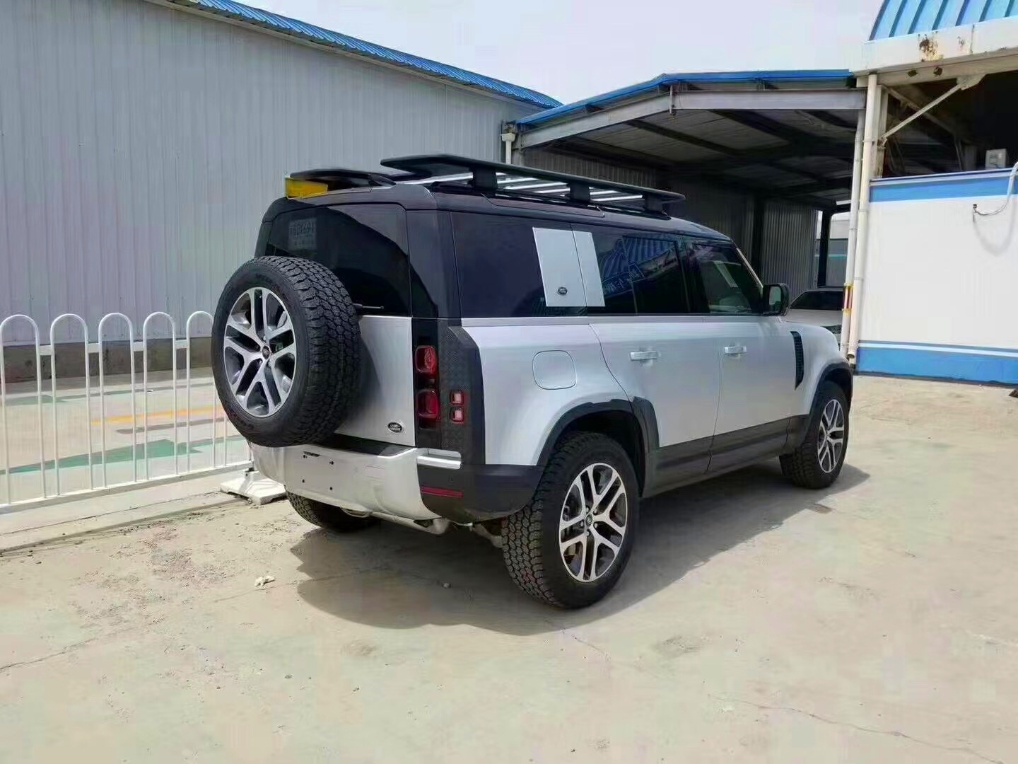 平行进口21款路虎卫士110价格行情解读