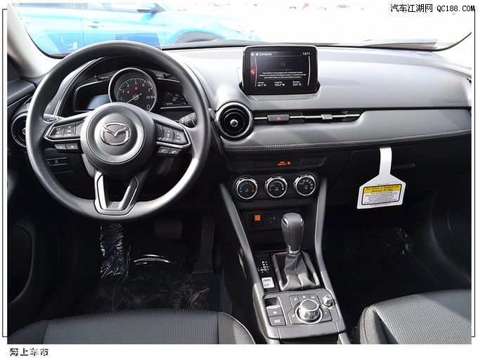 标配悬浮式中控屏马自达cx3的实拍图