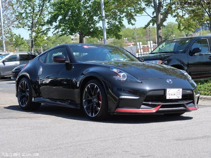 动感时尚的风格日产双门跑车370z实拍