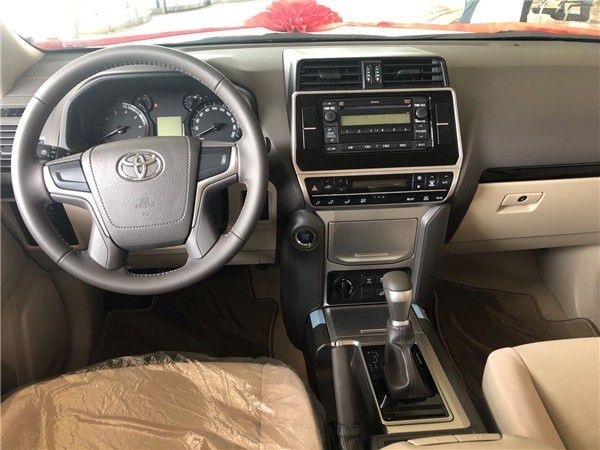 20款丰田霸道4000在内饰以及配置上汇集丰田品的奢华元素以及先进科技