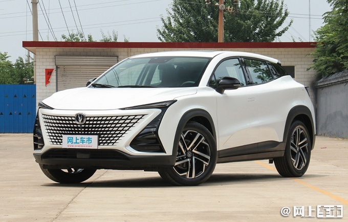 长安uni系列轿车于10月发布 于明年上市