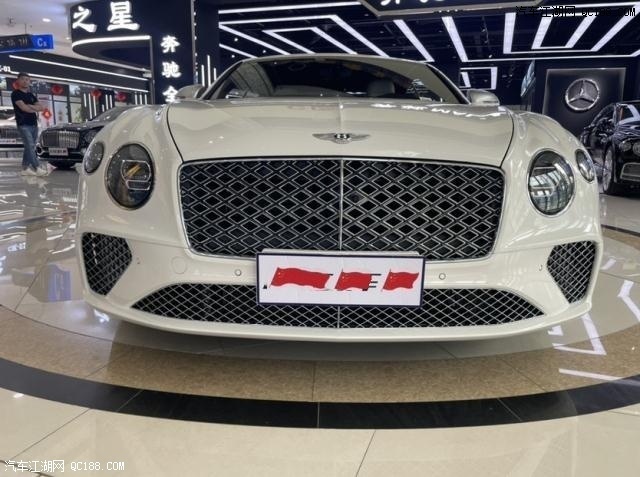 2021款宾利欧陆gtv8冰川白实车详解读