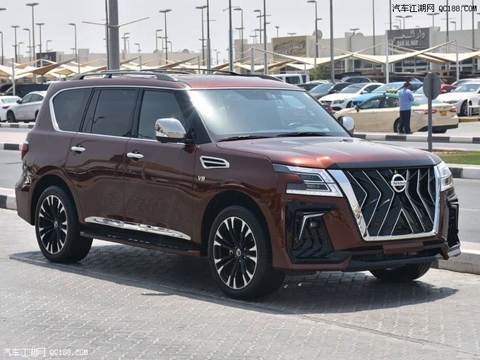 配备四驱系统曝日产新款途乐实车街拍