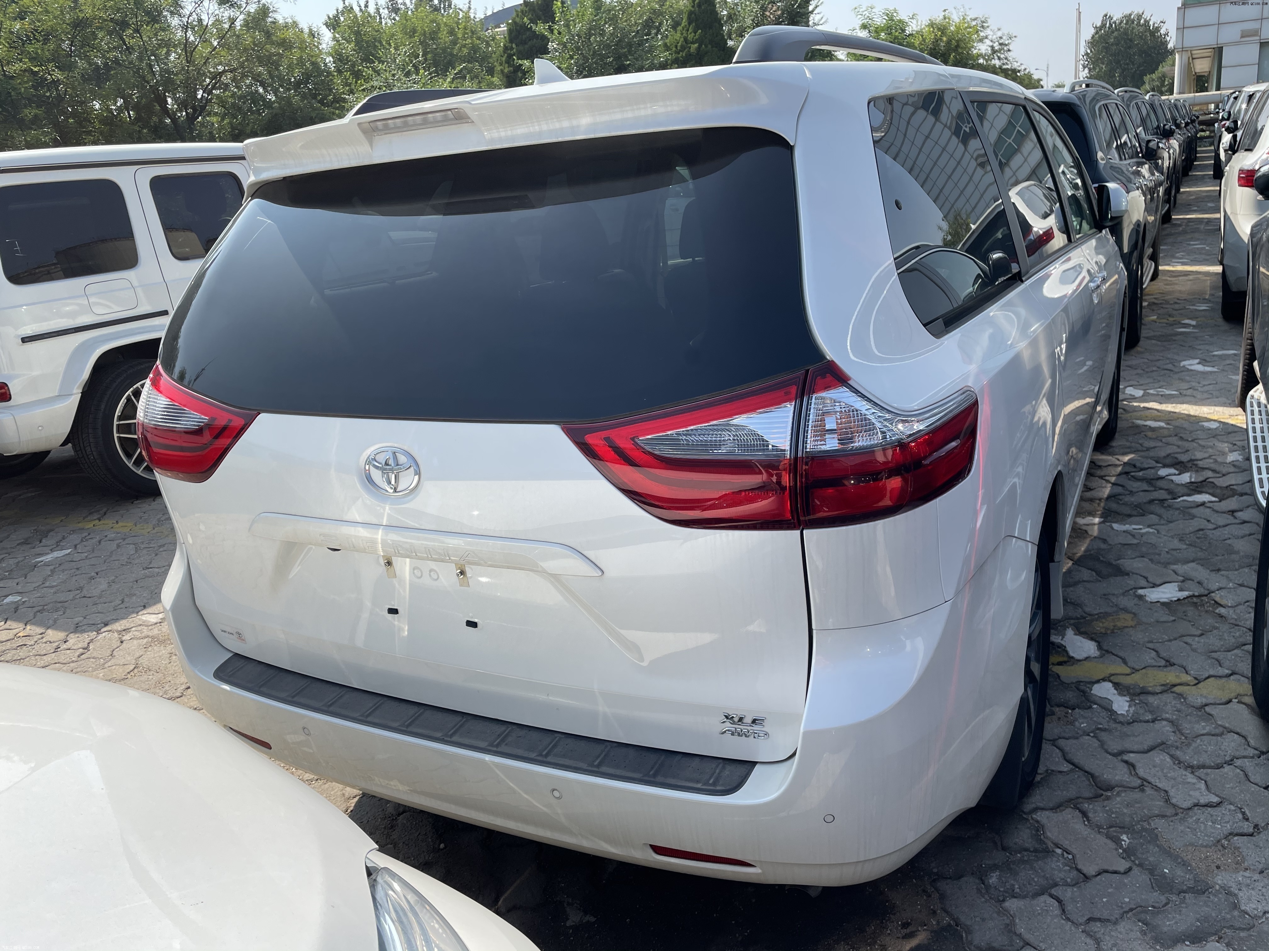 2021款丰田塞纳四驱25l油混版现车评测