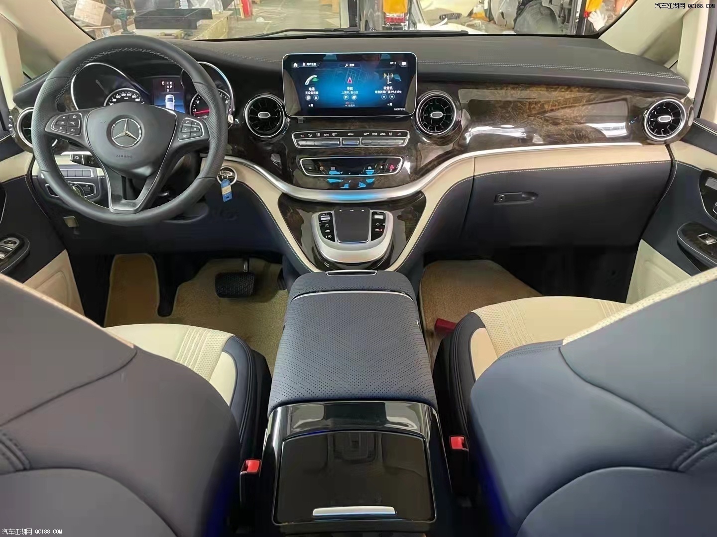 福建奔驰v260迈巴赫商务车到店实拍图解