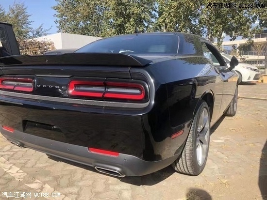 2021款道奇挑战者gt版国六实车到店评测