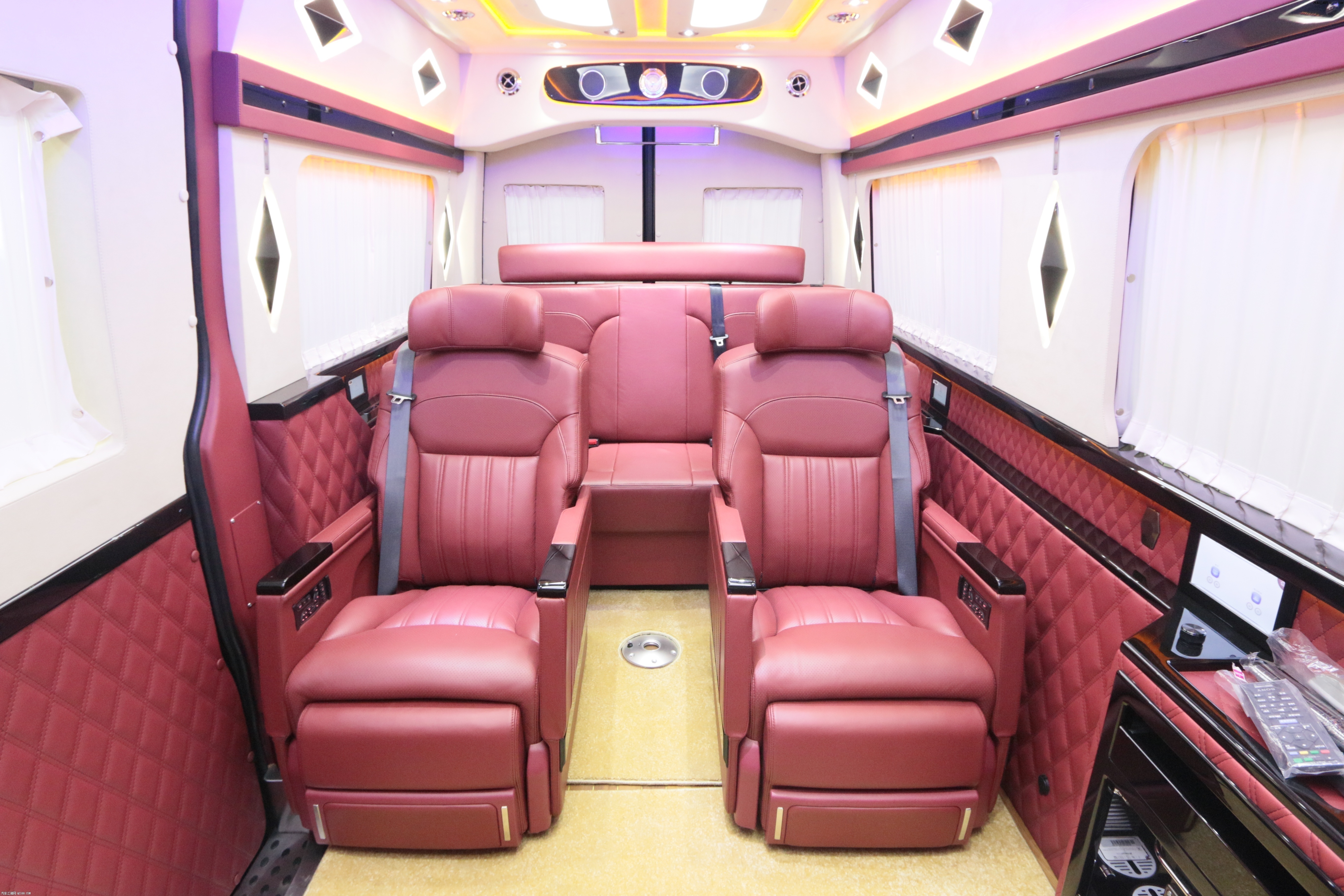 全新款奔驰斯宾特商务车现车评测解读